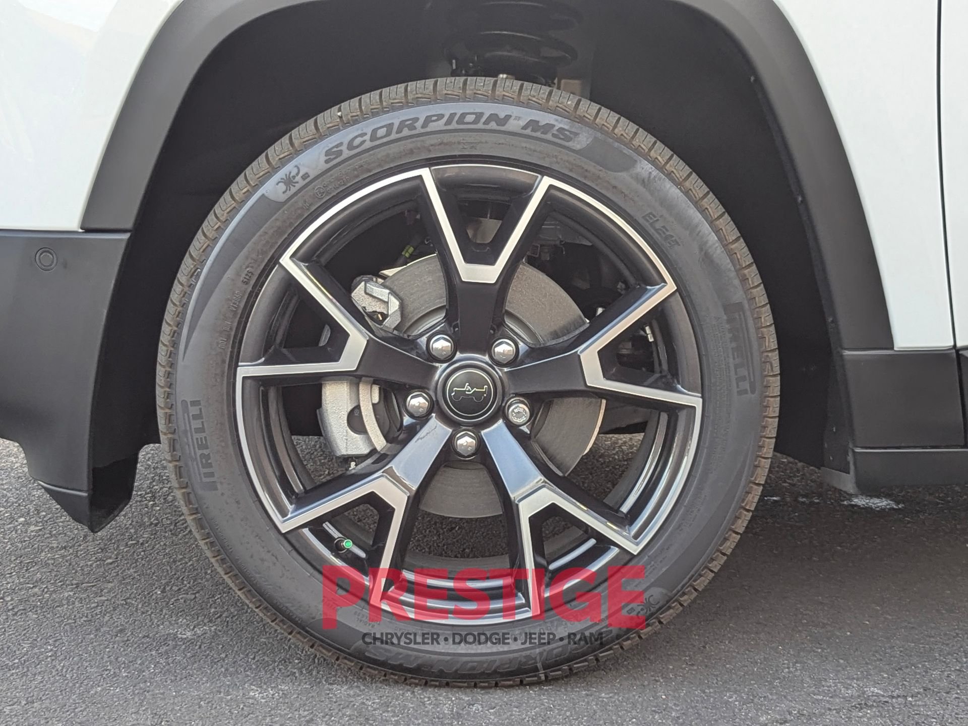 New 2026 Bright White Clear-Coat Exterior Paint Jeep Overland image 33