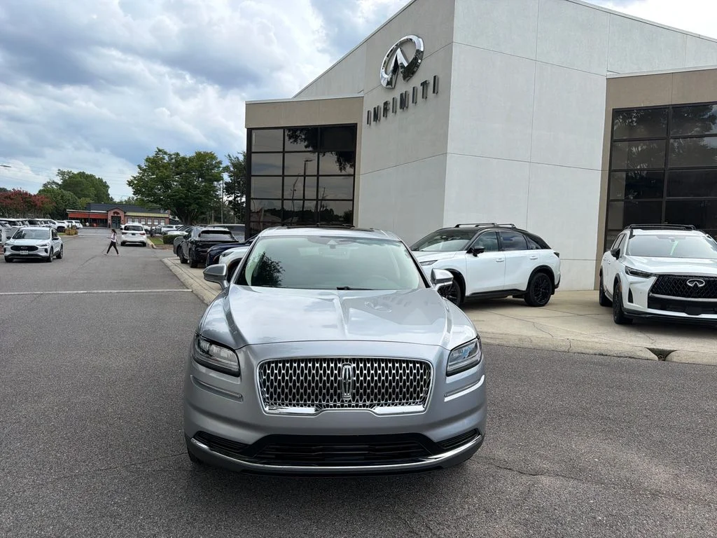 Used 2023 Radiance Metallic Lincoln Reserve image 3