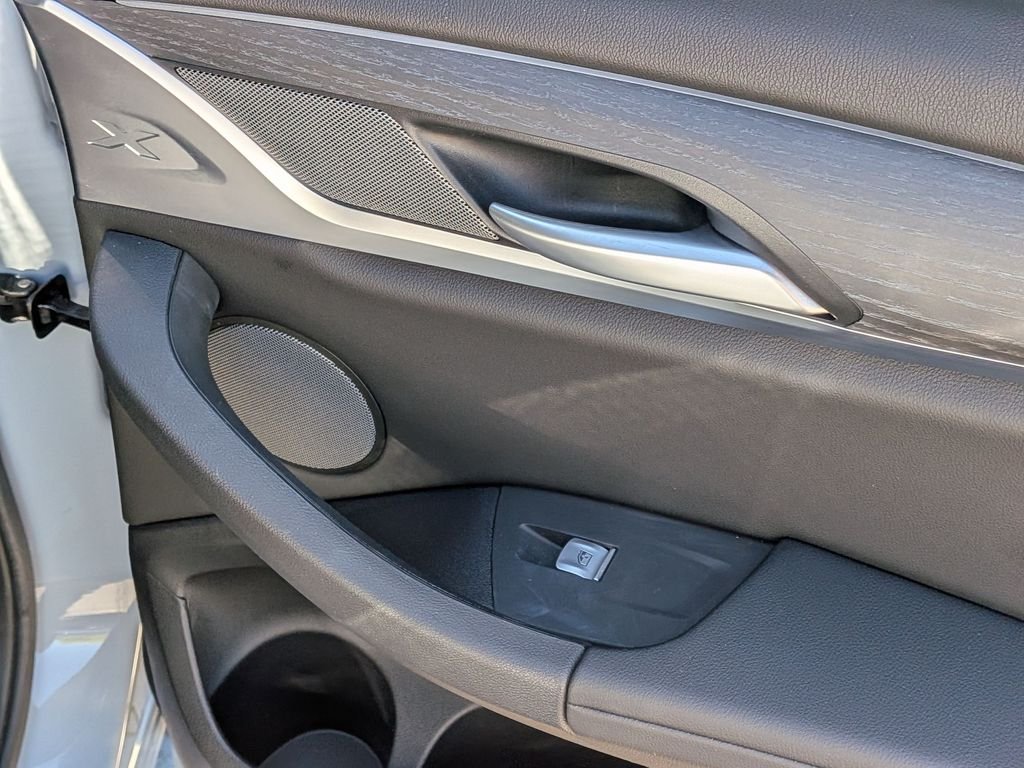Used 2023 Gray BMW xDrive30i image 18