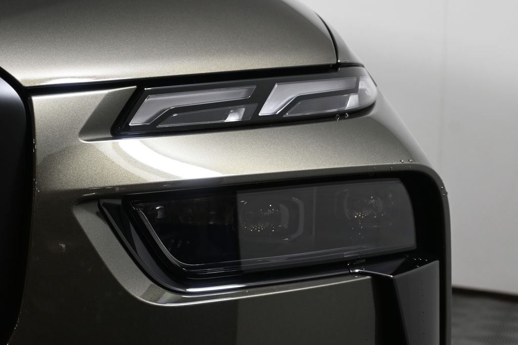 New 2027 Green Metallic BMW xDrive40i image 11