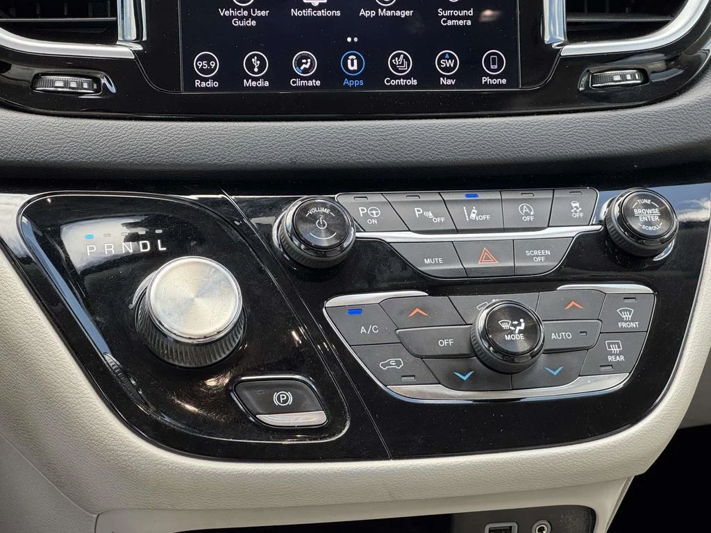Used 2018 White Chrysler Touring L Plus image 19