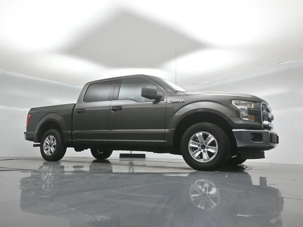 Used 2017 Gray Ford XLT image 3