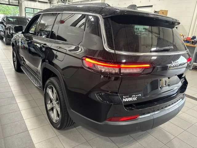 Certified Used 2021 Diamond Black Crystal Pearlcoat Jeep Limited image 7