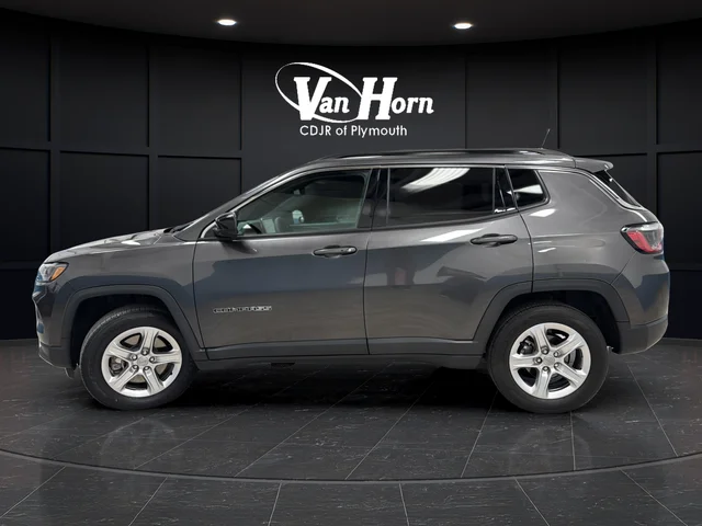 Used 2023 Crystal Metallic Jeep Latitude image 4