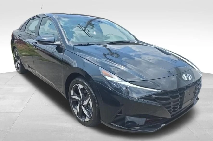 Used 2023 Black Hyundai SEL image 3