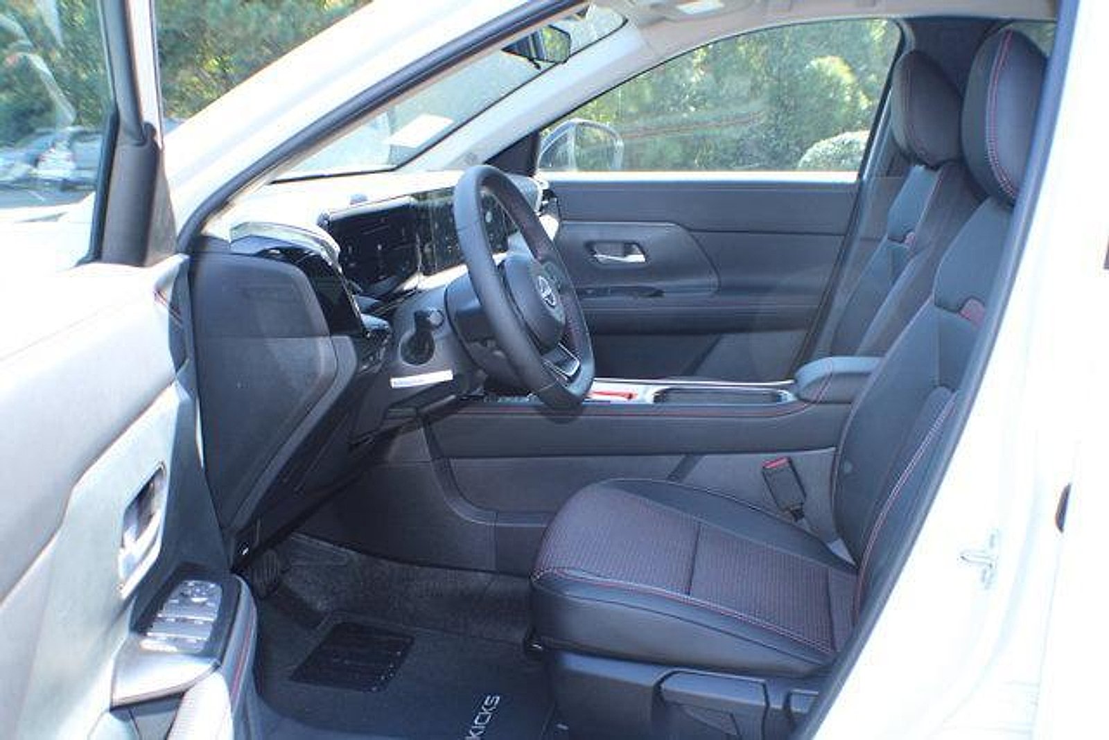 2026 Nissan KICKS SR - Photo 10