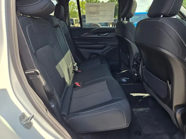 New 2026 Bright White Clear-Coat Exterior Paint Jeep Laredo X image 14