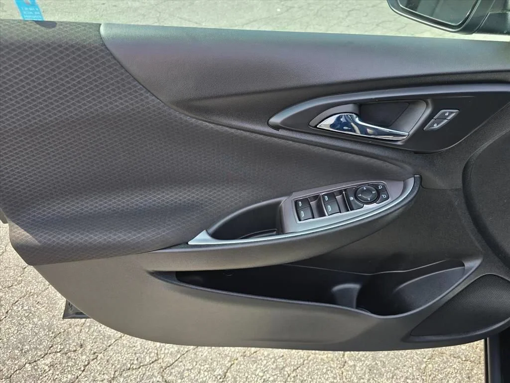 Used 2022 Mosaic Black Metallic Chevrolet RS image 9