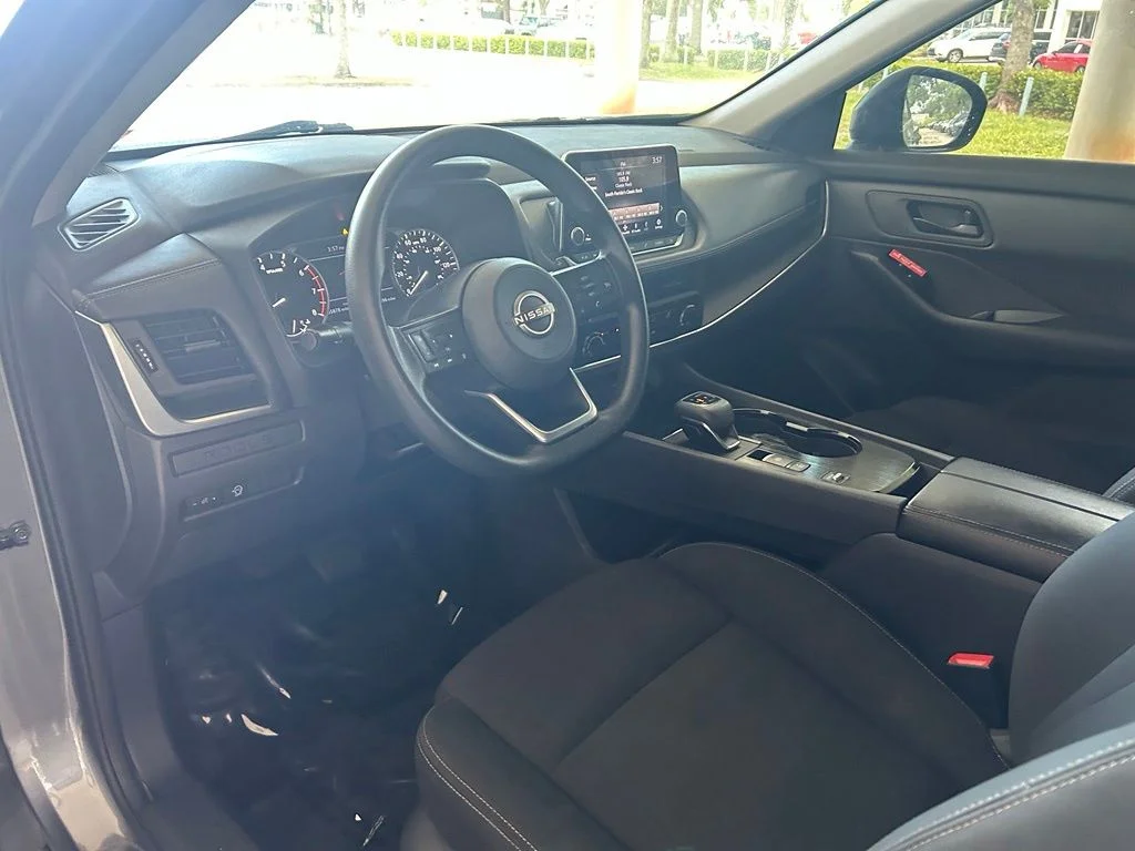 Used 2024 Gray Nissan S image 7