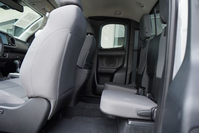 Used 2021  Toyota SR5 image 33