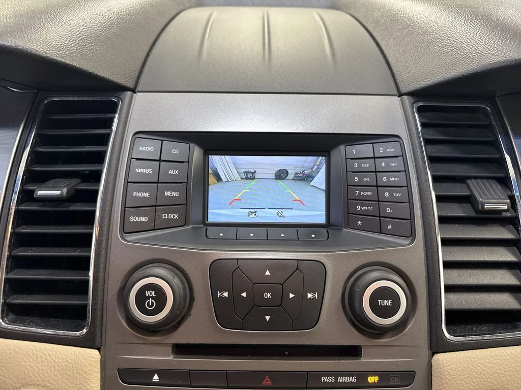 Used 2015 Oxford White Ford SEL image 20
