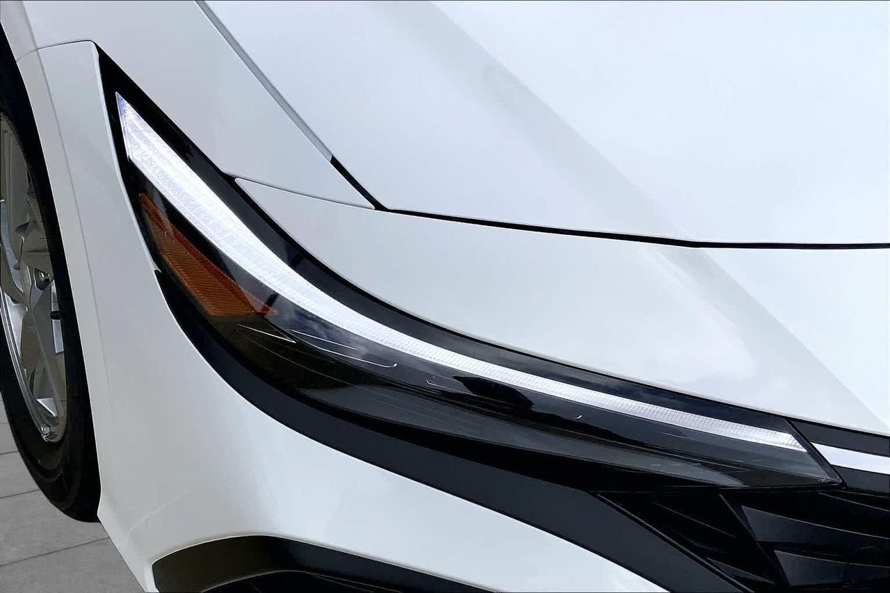New 2026 Serenity White Hyundai SE image 13