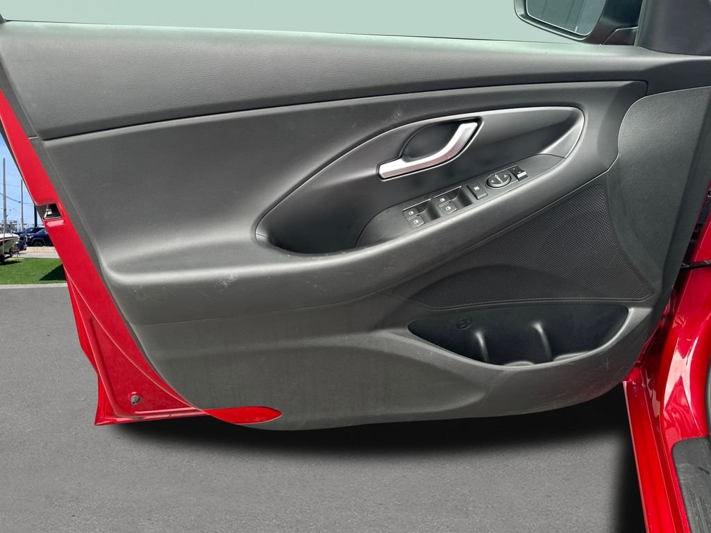 Used 2018 Red Hyundai Sport image 17