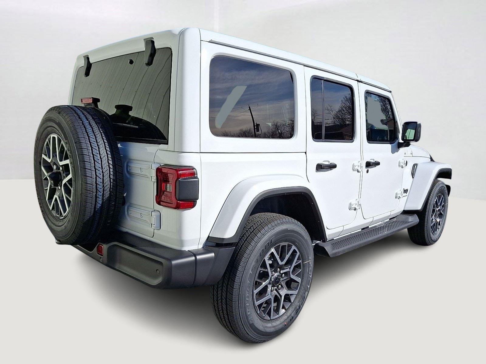 New 2026 Bright White Clear-Coat Exterior Paint Jeep Sahara image 5