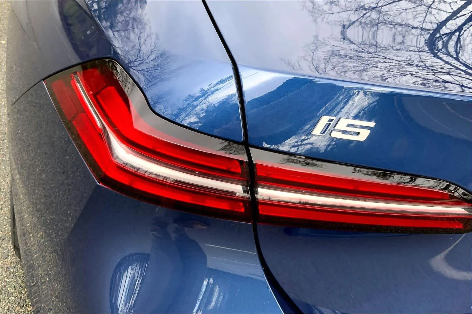 Used 2026 Phytonic Blue Metallic BMW xDrive40 image 27