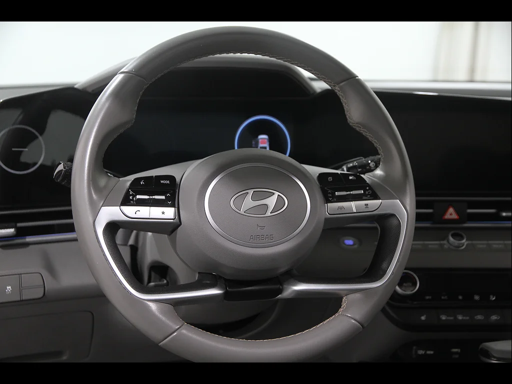 Certified Used 2025 Fluid Metal Metallic Hyundai SEL Convenience image 7