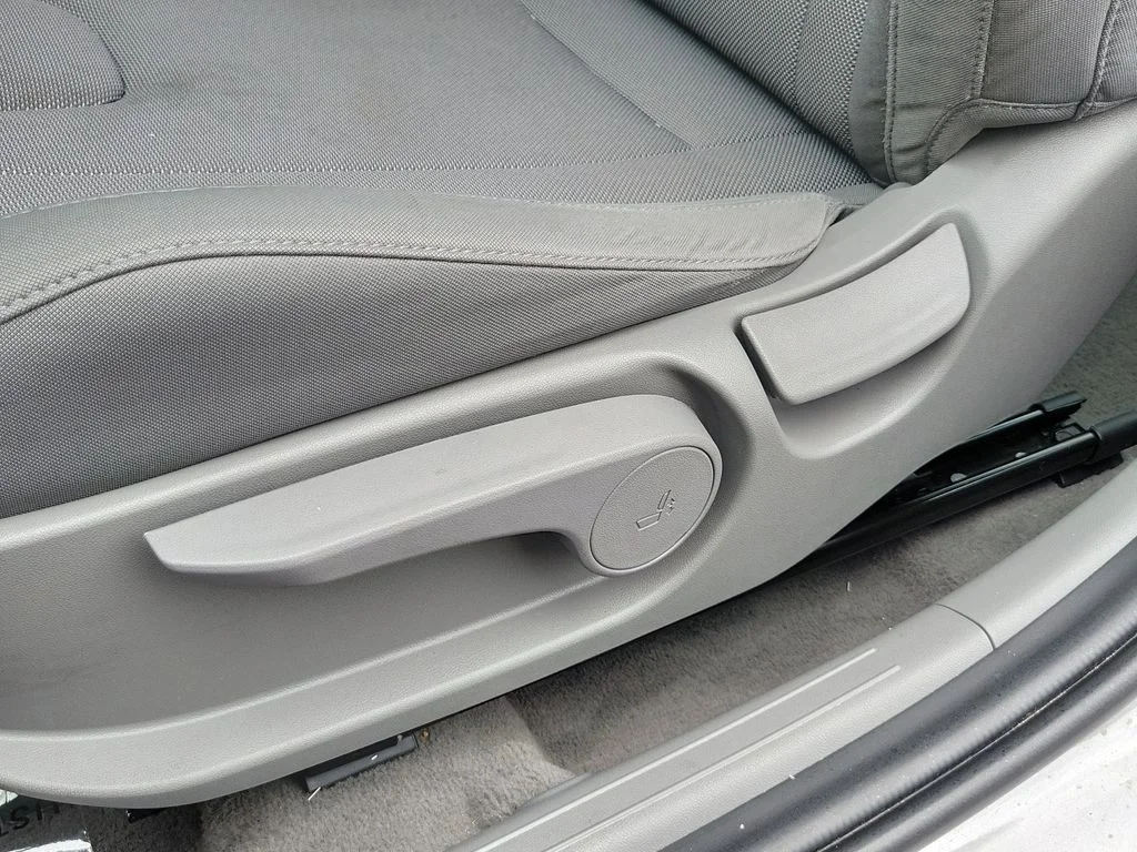Used 2023 Fluid Metal Hyundai SE image 17