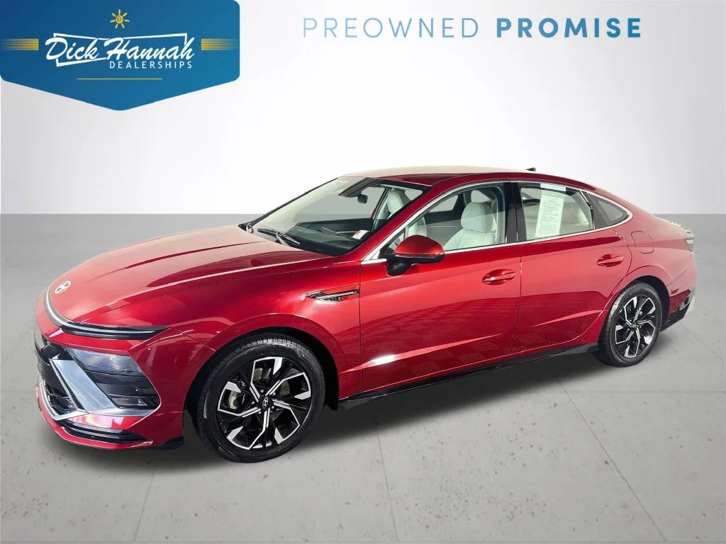 Used 2025 Red Hyundai SEL image 1