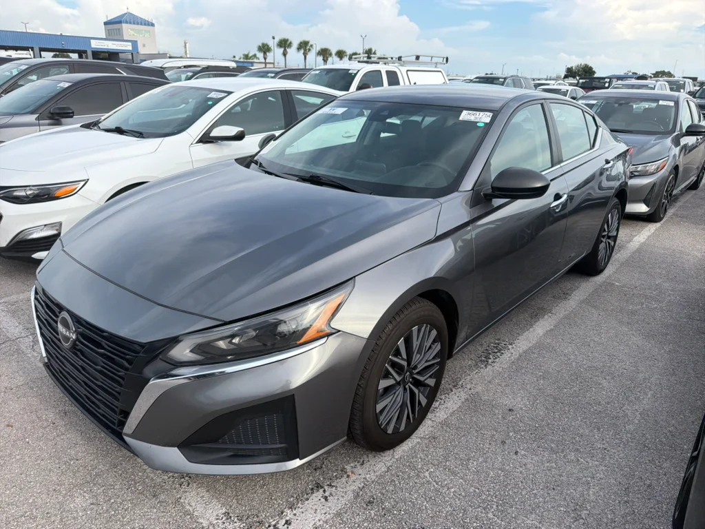 Used 2024 Gun Metallic Nissan 2.5 SV image 2