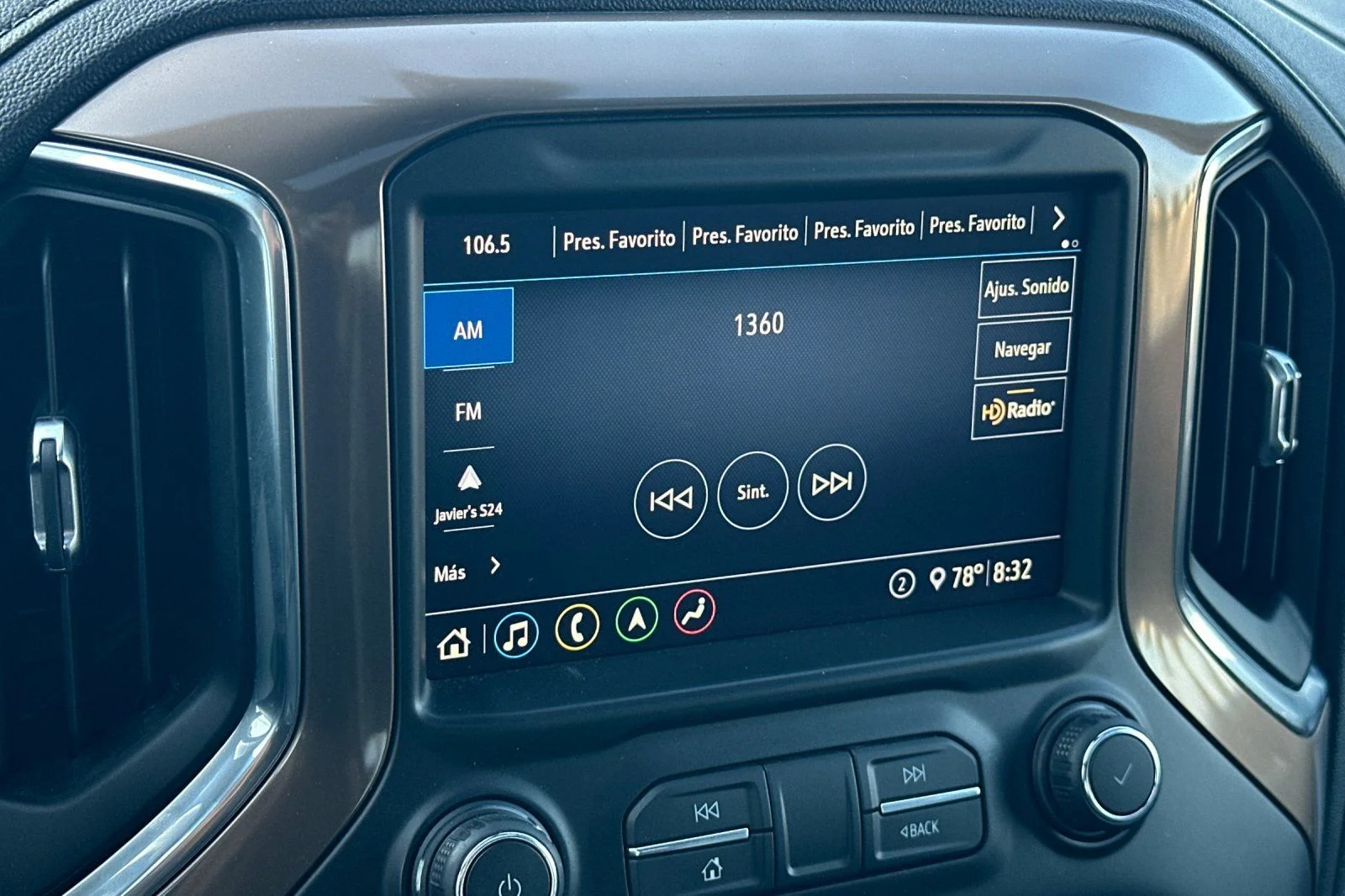 Used 2020 Iridescent Pearl Tricoat Chevrolet High Country image 19