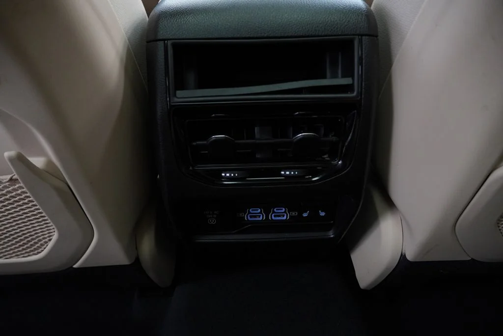 Used 2022 White Jeep 4xe image 32