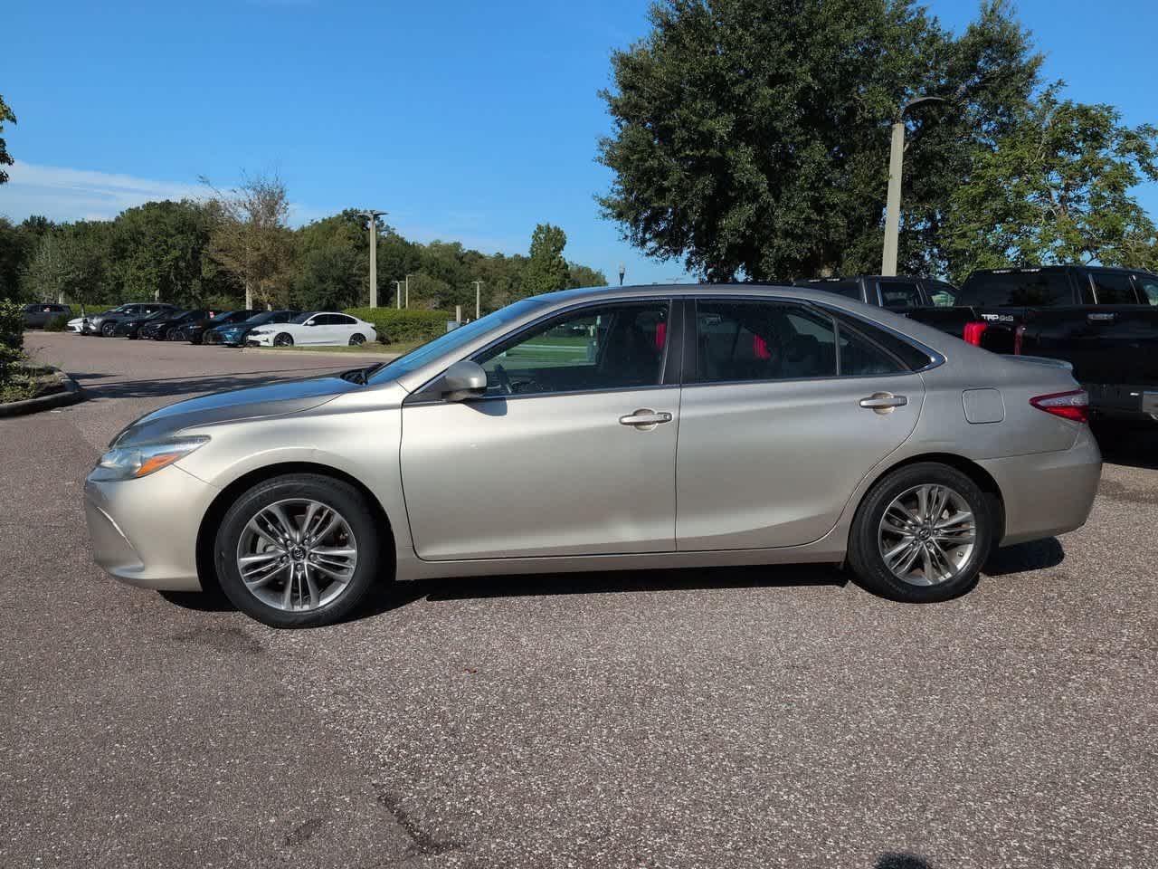 Used 2016 Creme Brulee Mica Toyota SE image 3