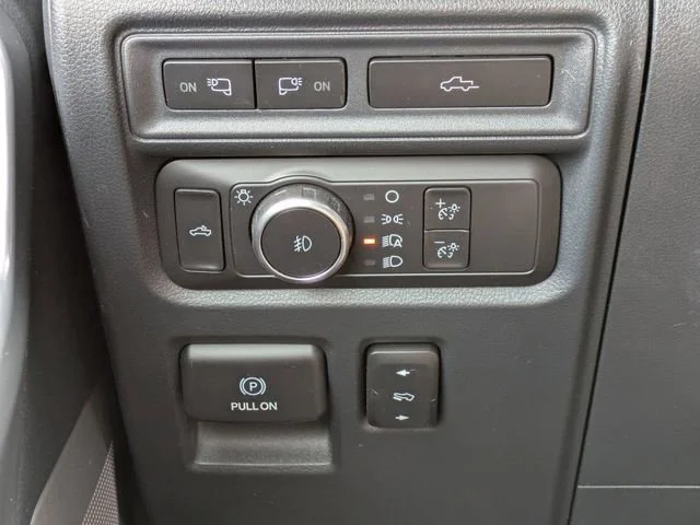 Used 2021 Agate Black Met Ford XL image 27