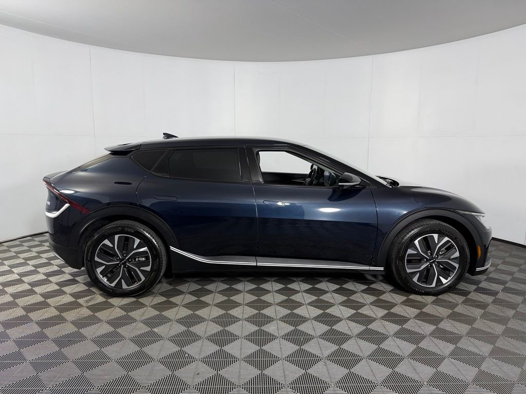 Used 2024 Blue Kia Light image 5