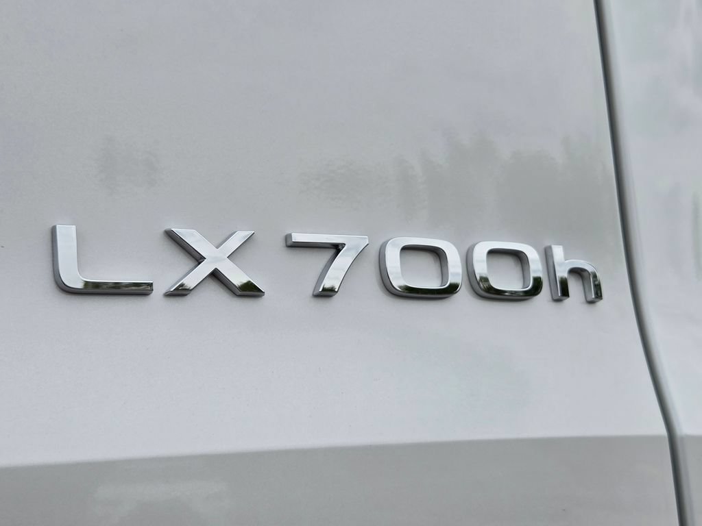 2026 Lexus LX 700h Luxury - Photo 8