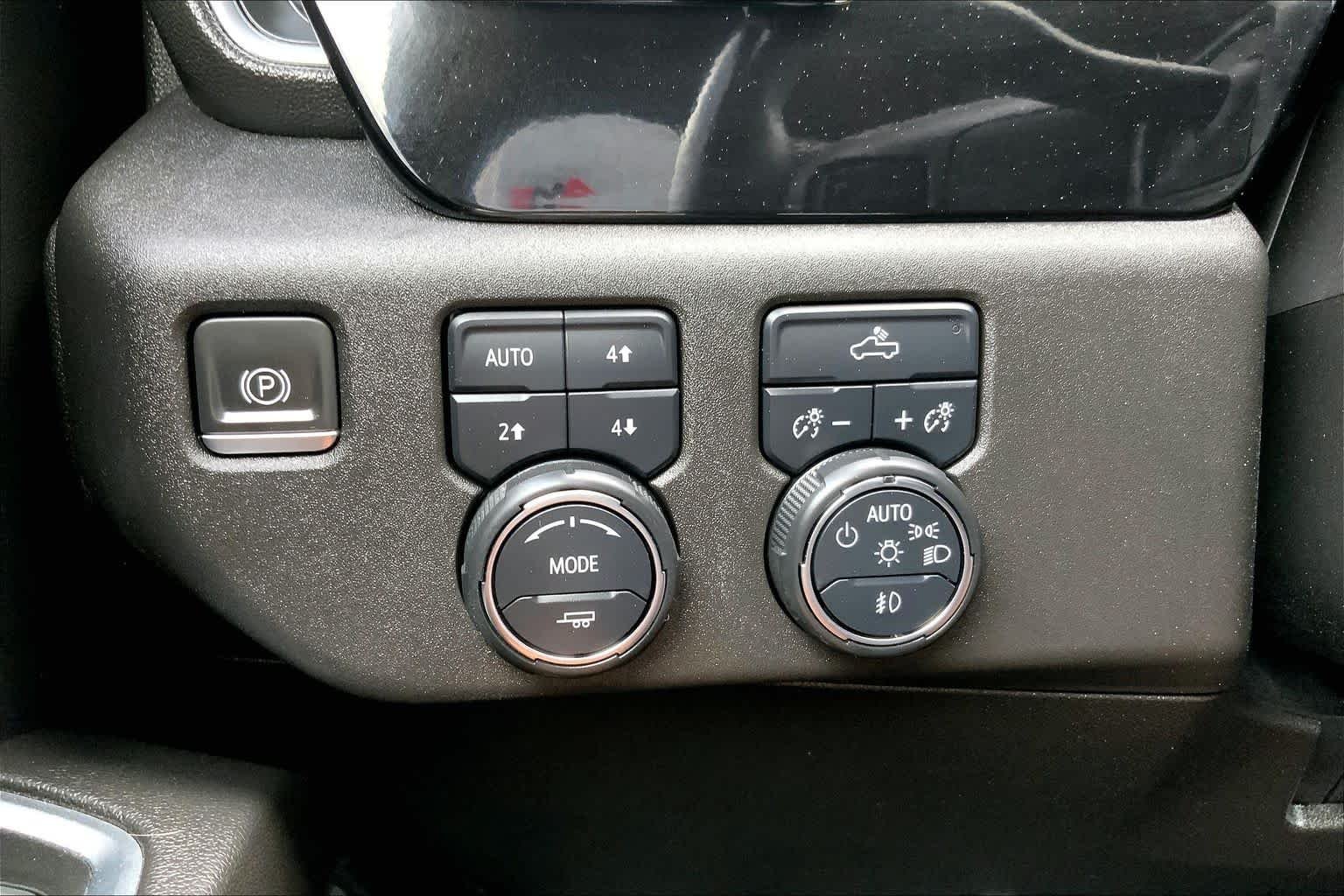 Used 2022 Summit White Chevrolet RST image 28
