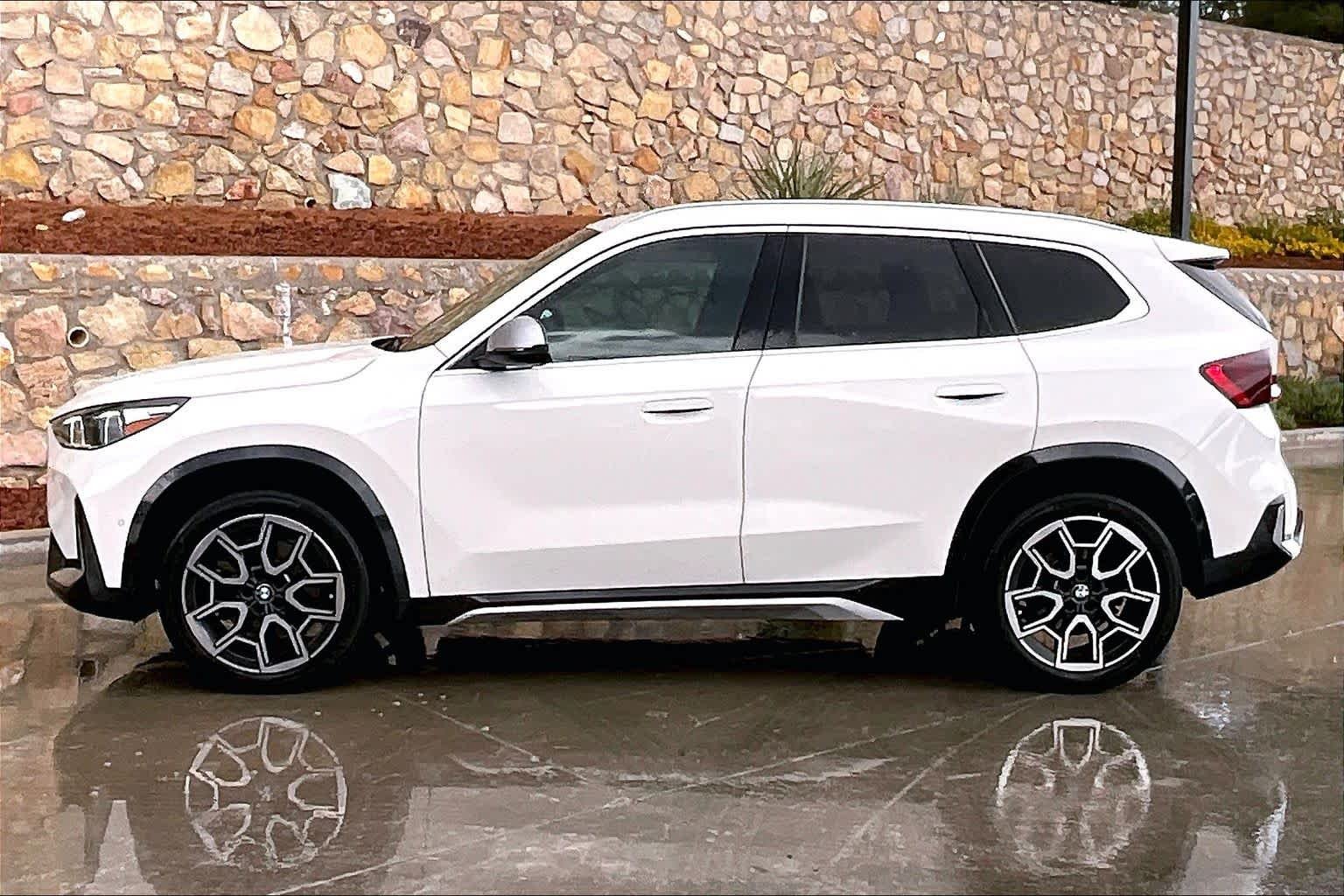 Used 2023 Alpine White BMW xDrive28i image 2