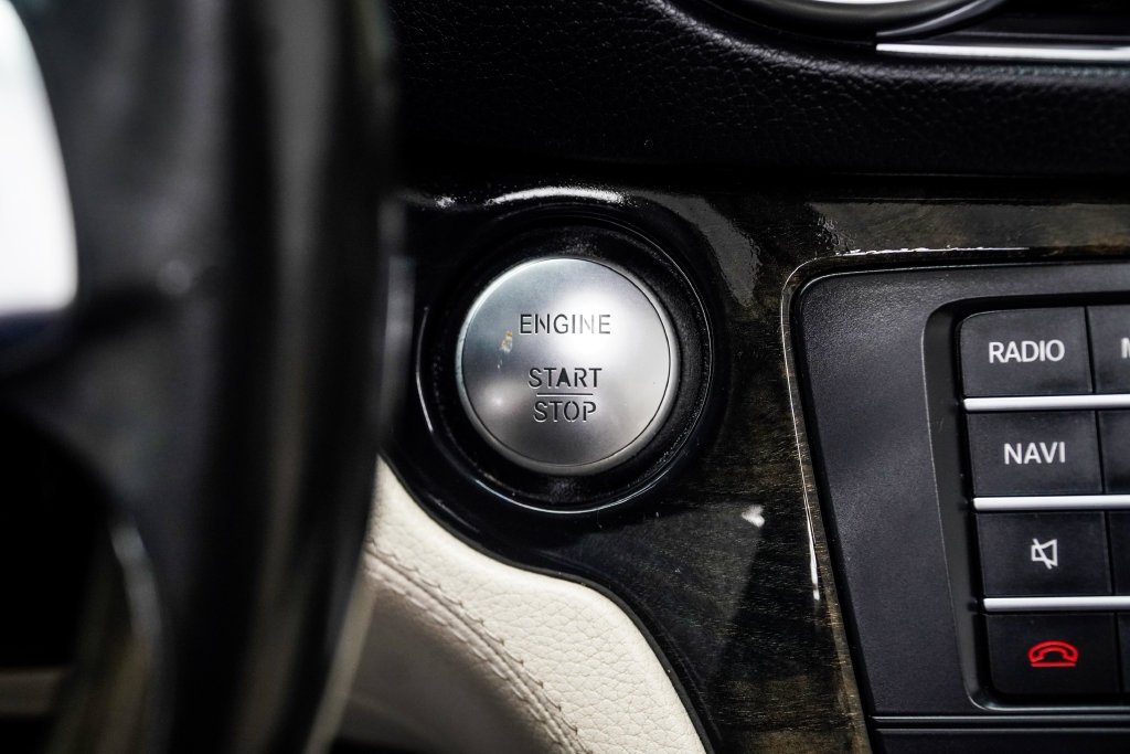 Used 2019 White Mercedes-Benz SL 550 image 25