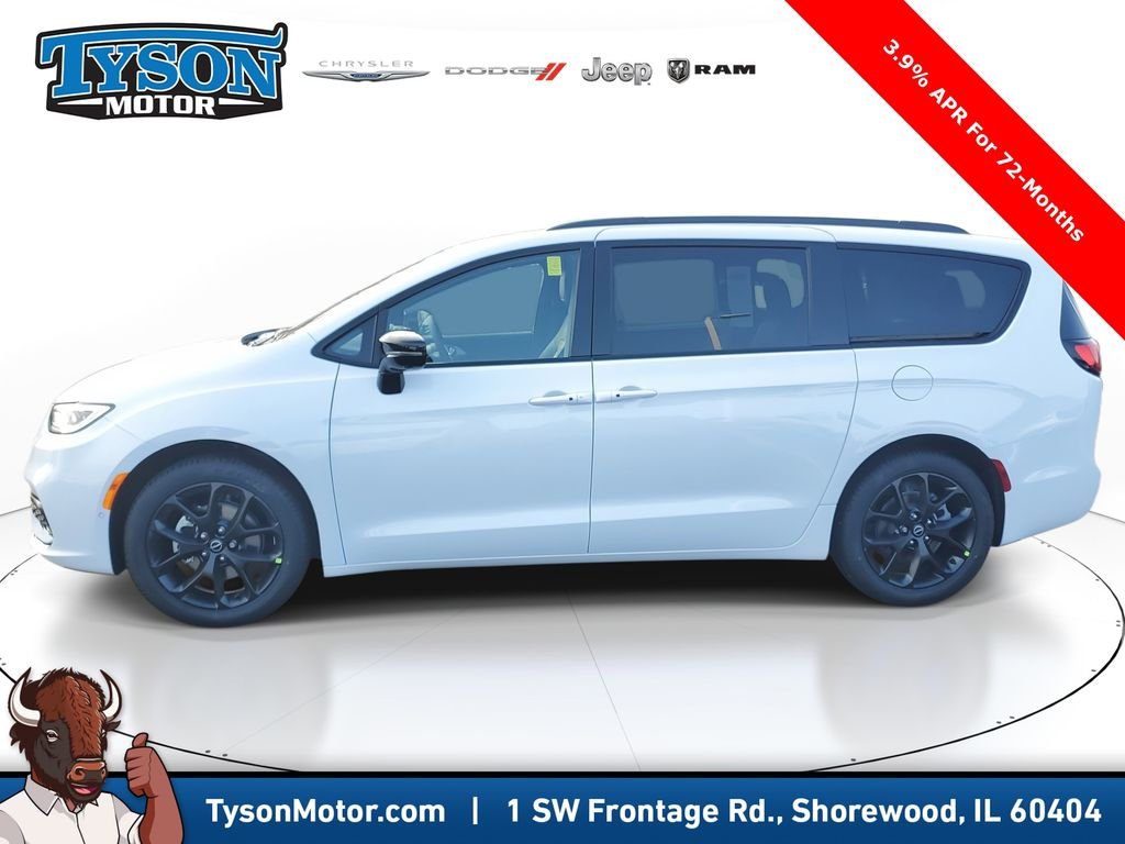 New 2026 Bright White Clear-Coat Exterior Paint Chrysler Limited image 3