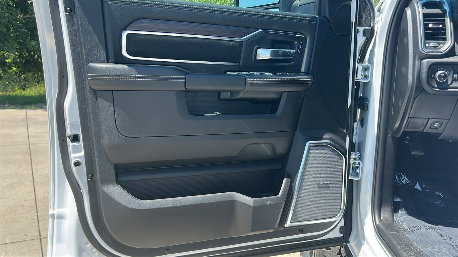 New 2026 Bright White Clear-Coat Exterior Paint RAM Laramie image 18