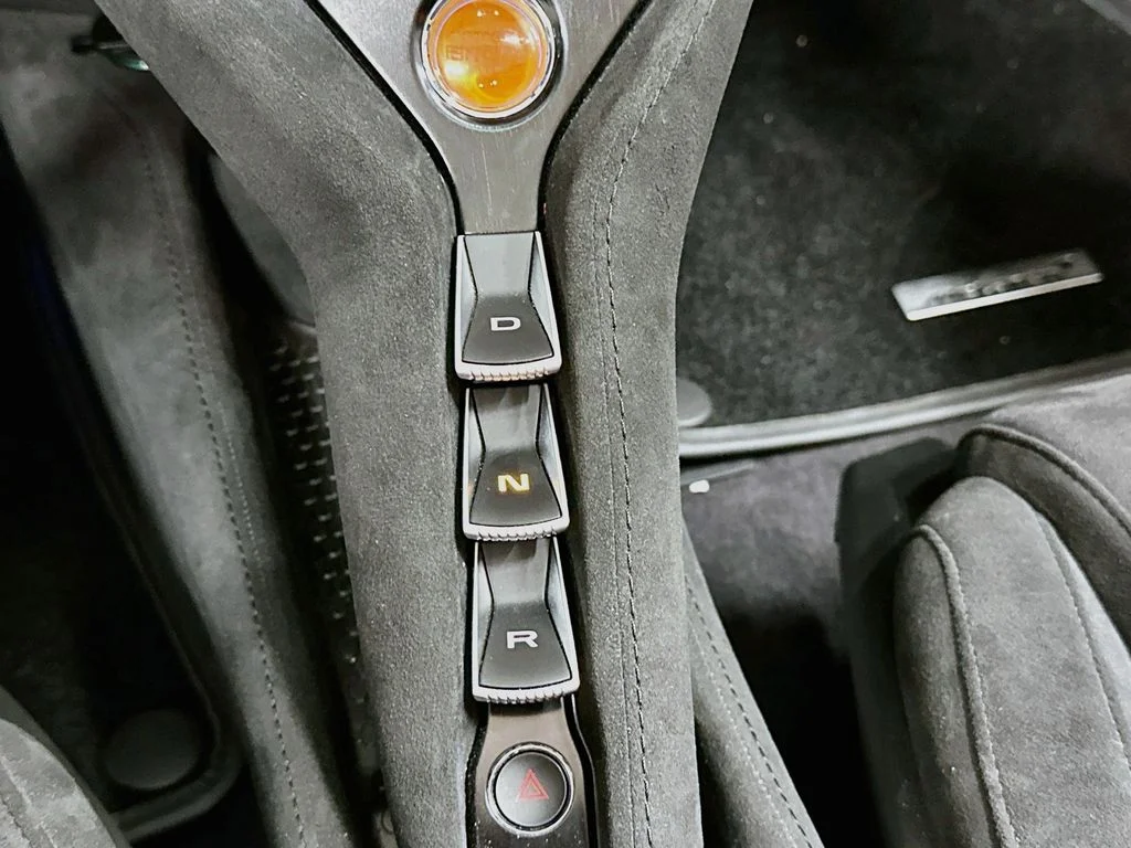 Used 2025  McLaren  image 18