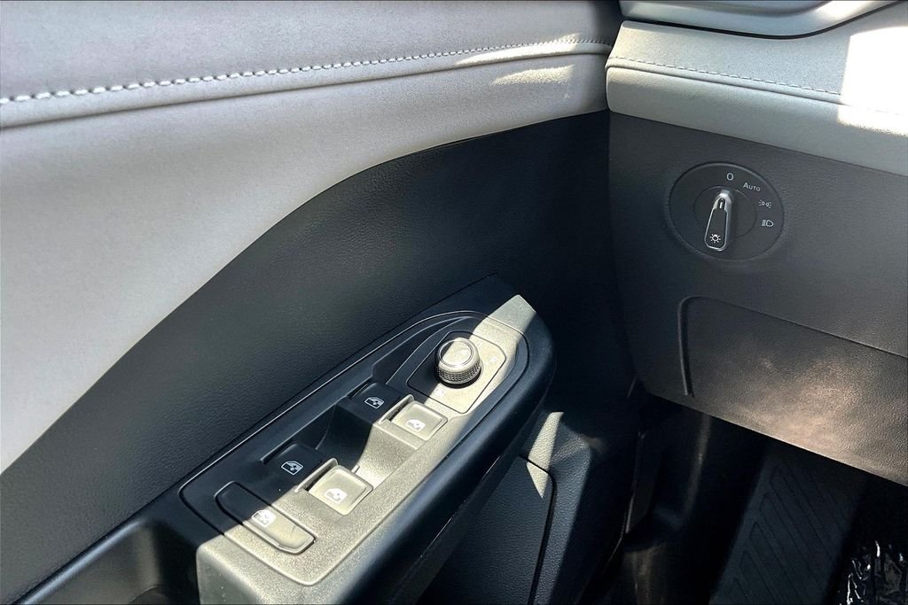 New 2026 Black Volkswagen 1.5T SE image 15