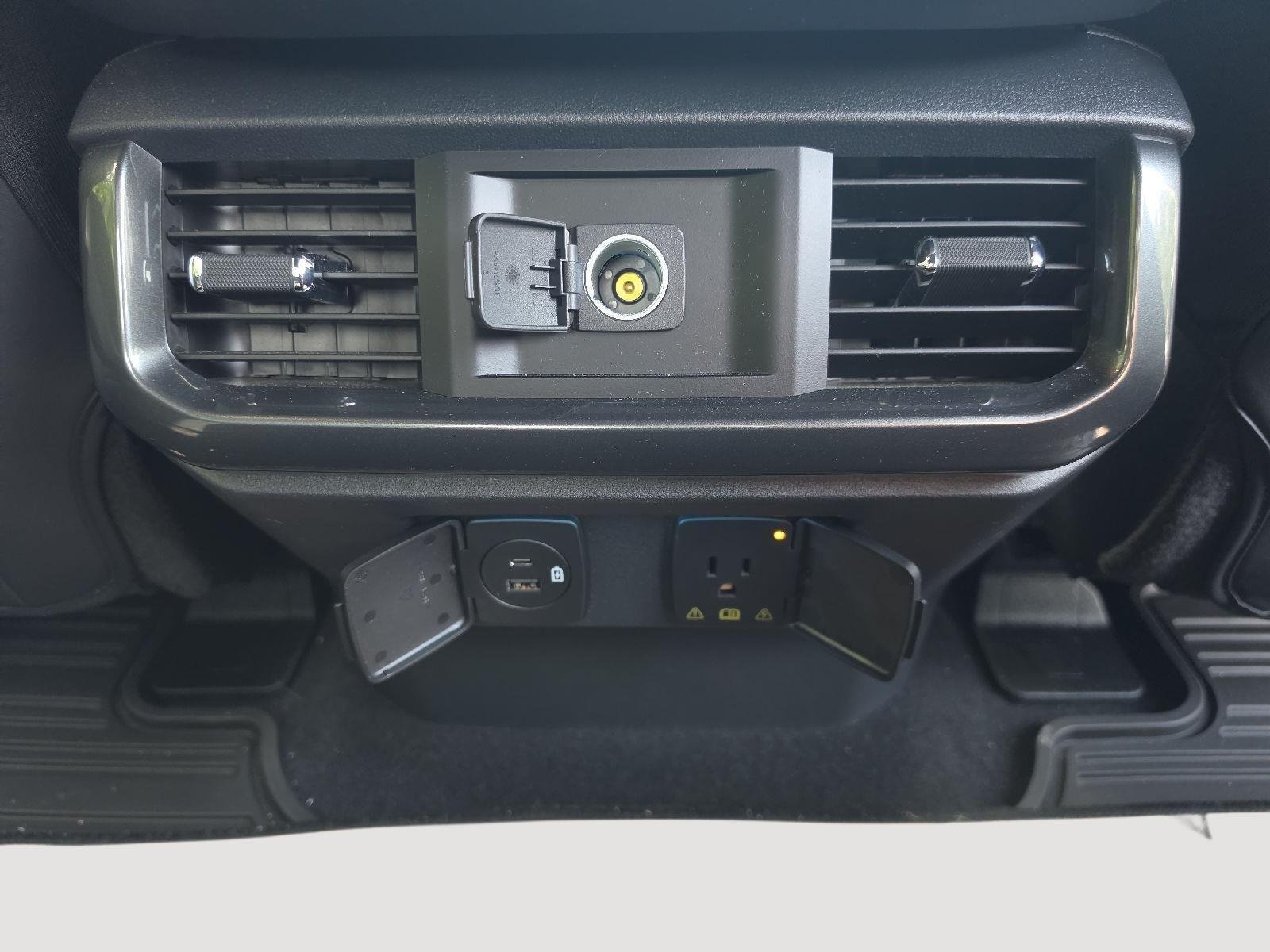 Used 2023 Oxford White Ford XLT image 26