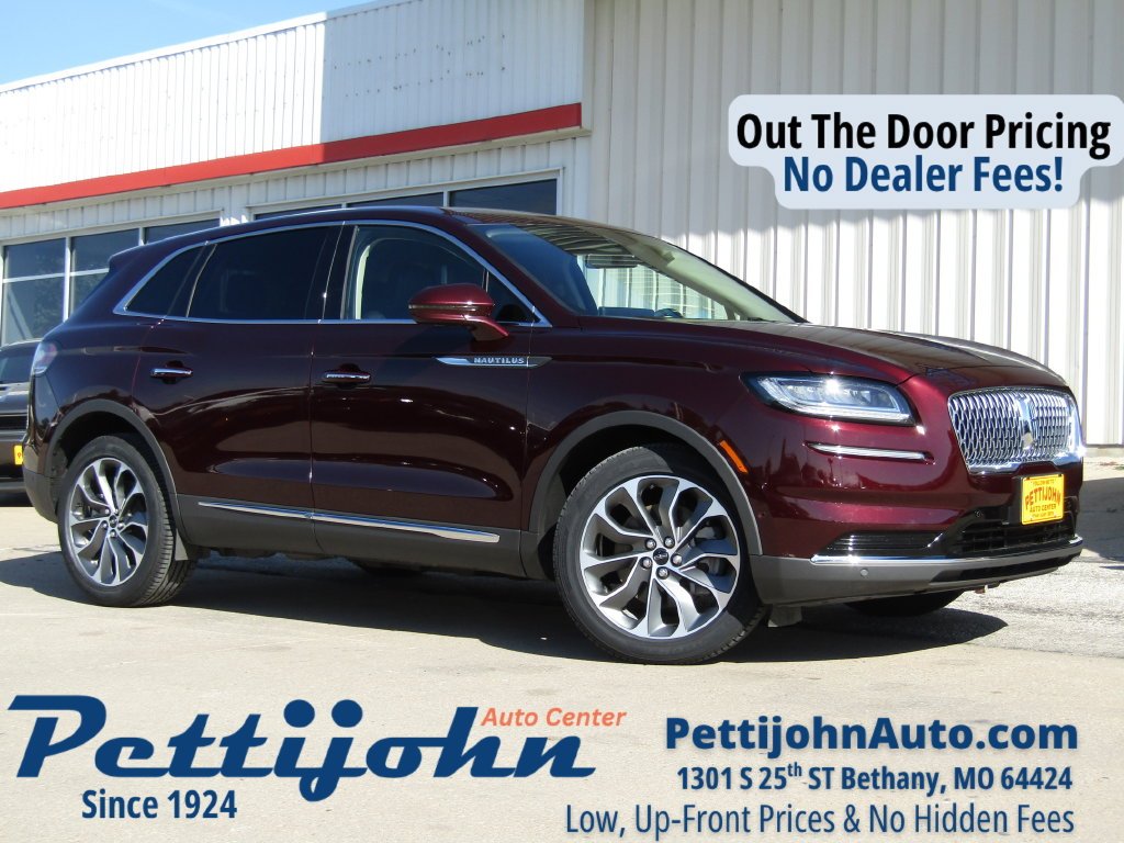 Used 2023 Red Lincoln Reserve image 1