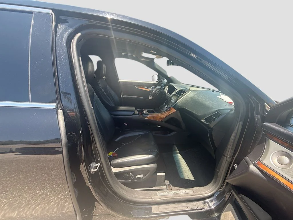 Used 2018 Black Lincoln Reserve image 32
