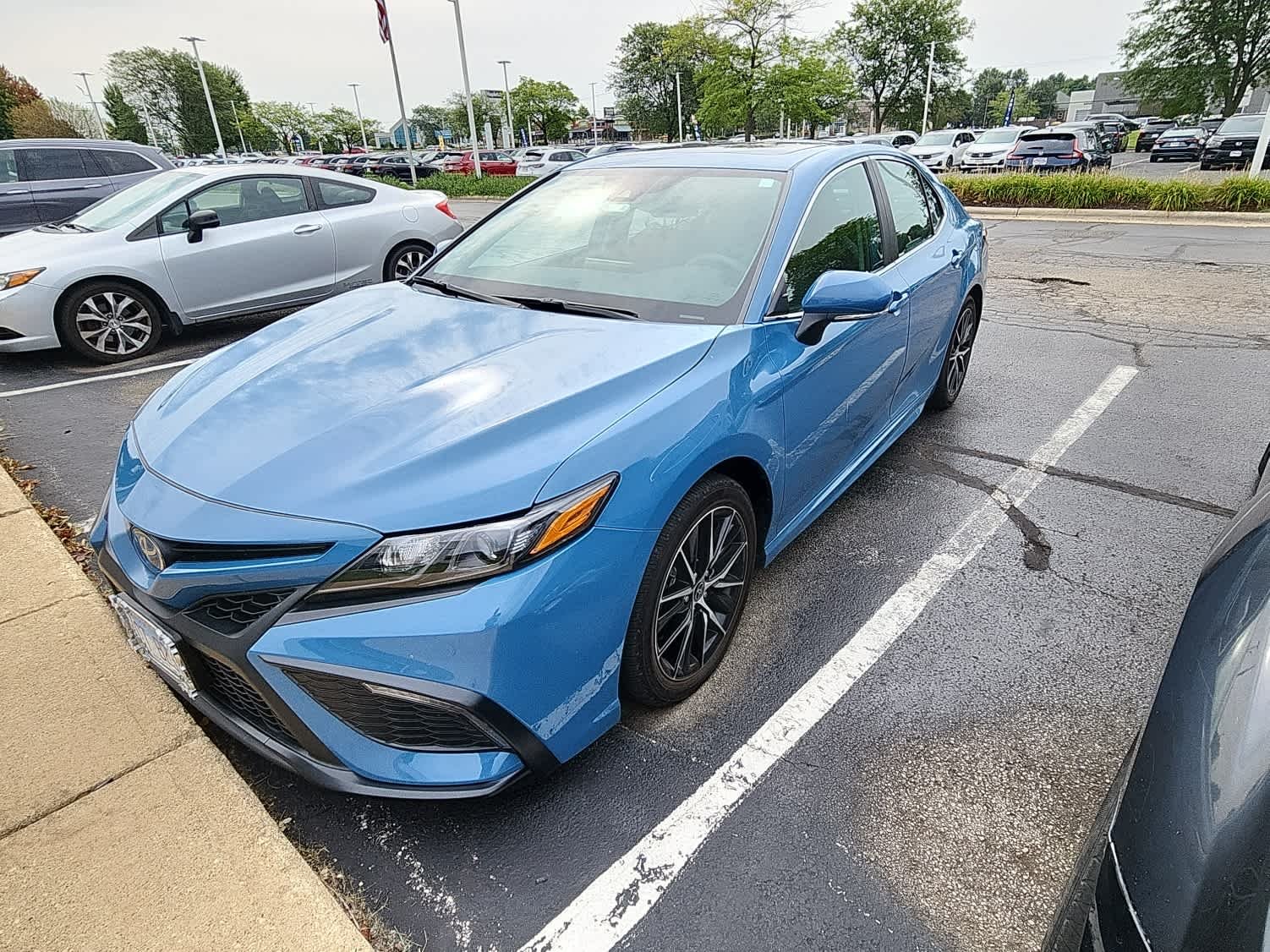 2024 Toyota Camry Hybrid SE
