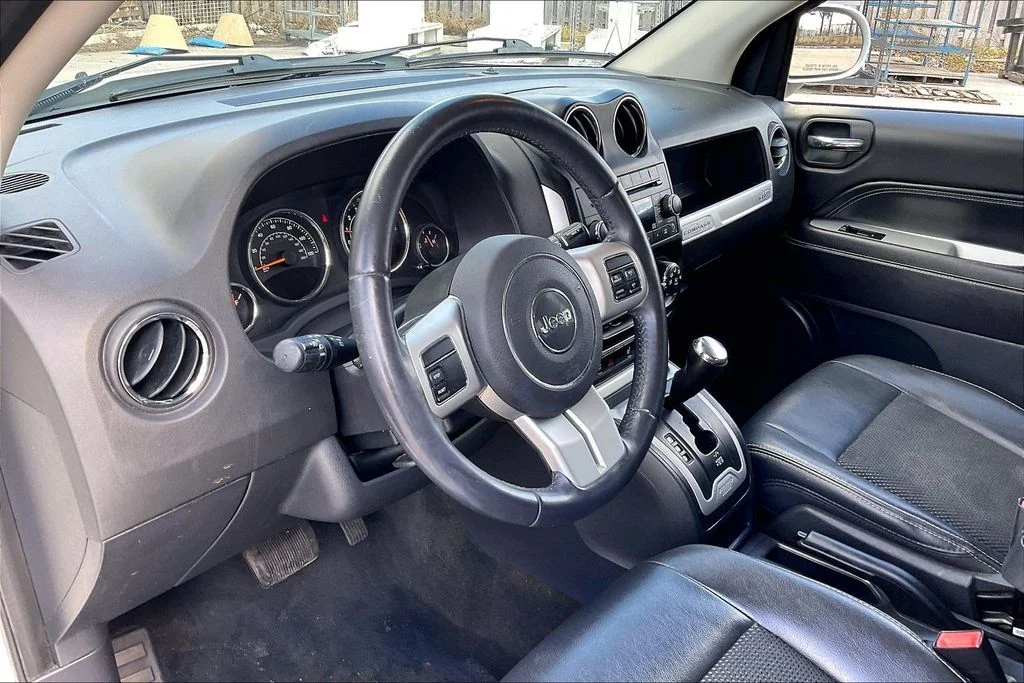 Used 2016 White Jeep Latitude image 13