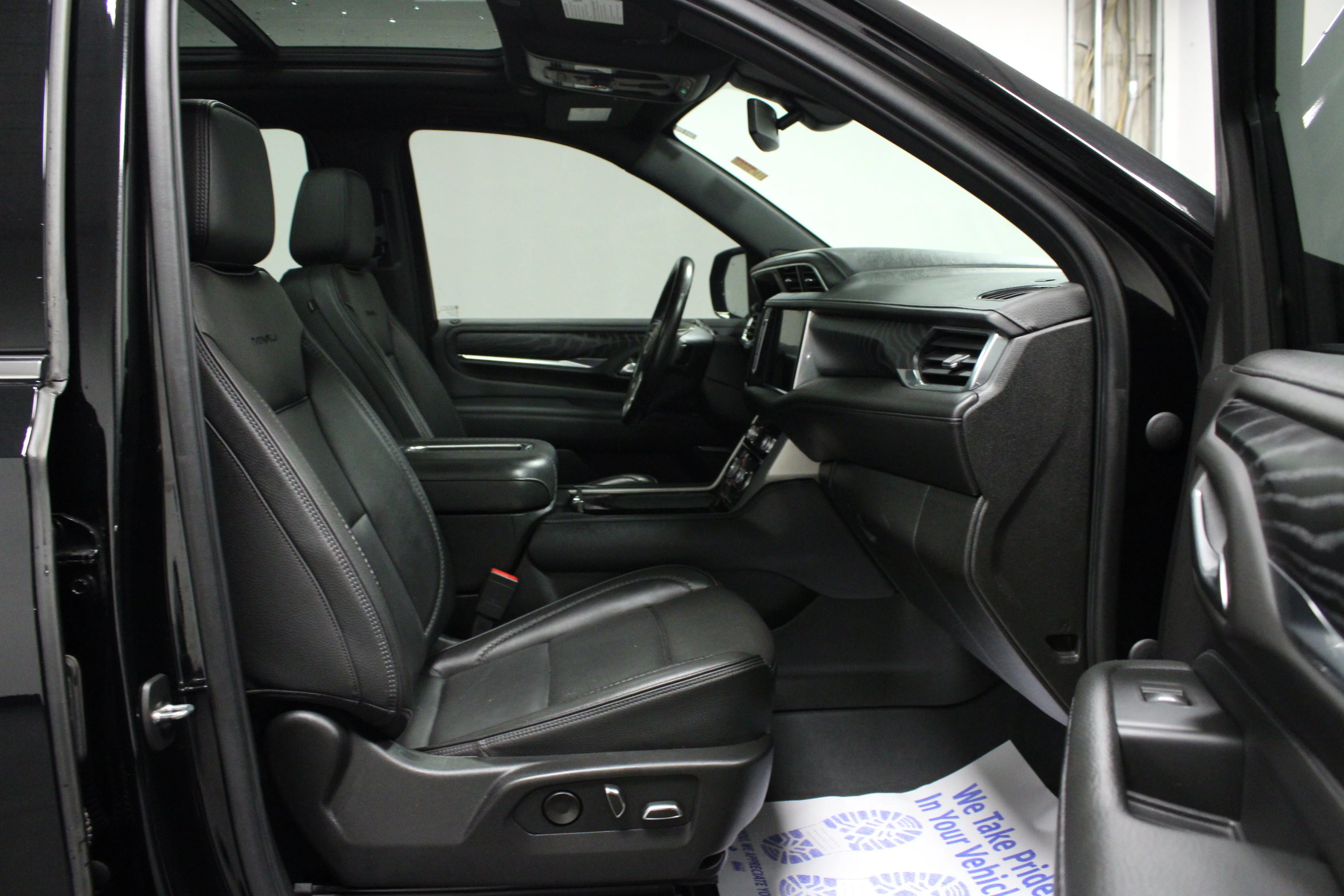 Used 2022 Onyx Black GMC Denali image 17