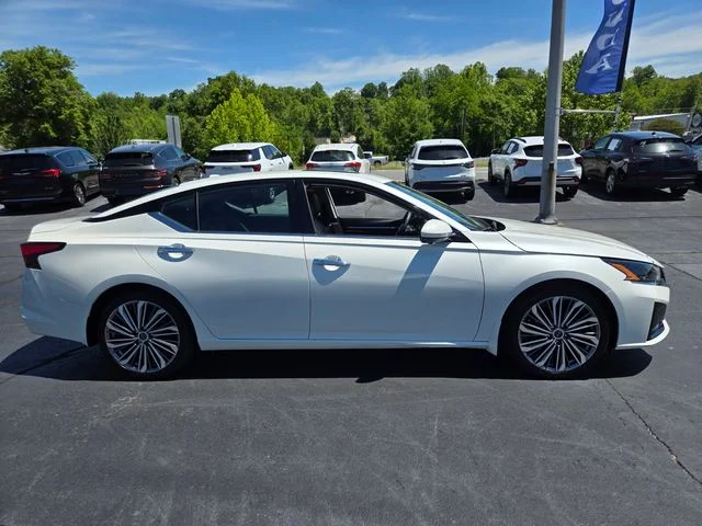 Used 2023 White Nissan 2.5 SL image 9