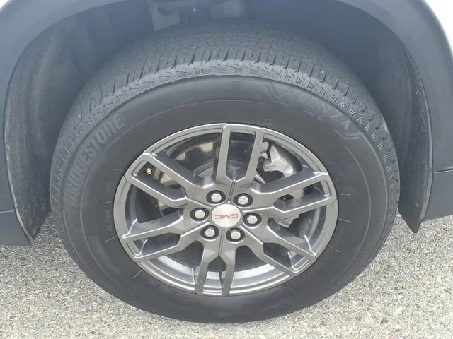 Used 2025 Summit White GMC Elevation image 3