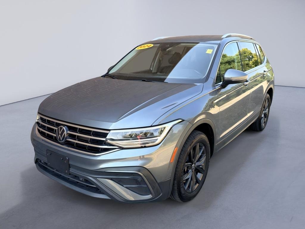 Used 2024 Platinum Gray Metallic Volkswagen SE image 1