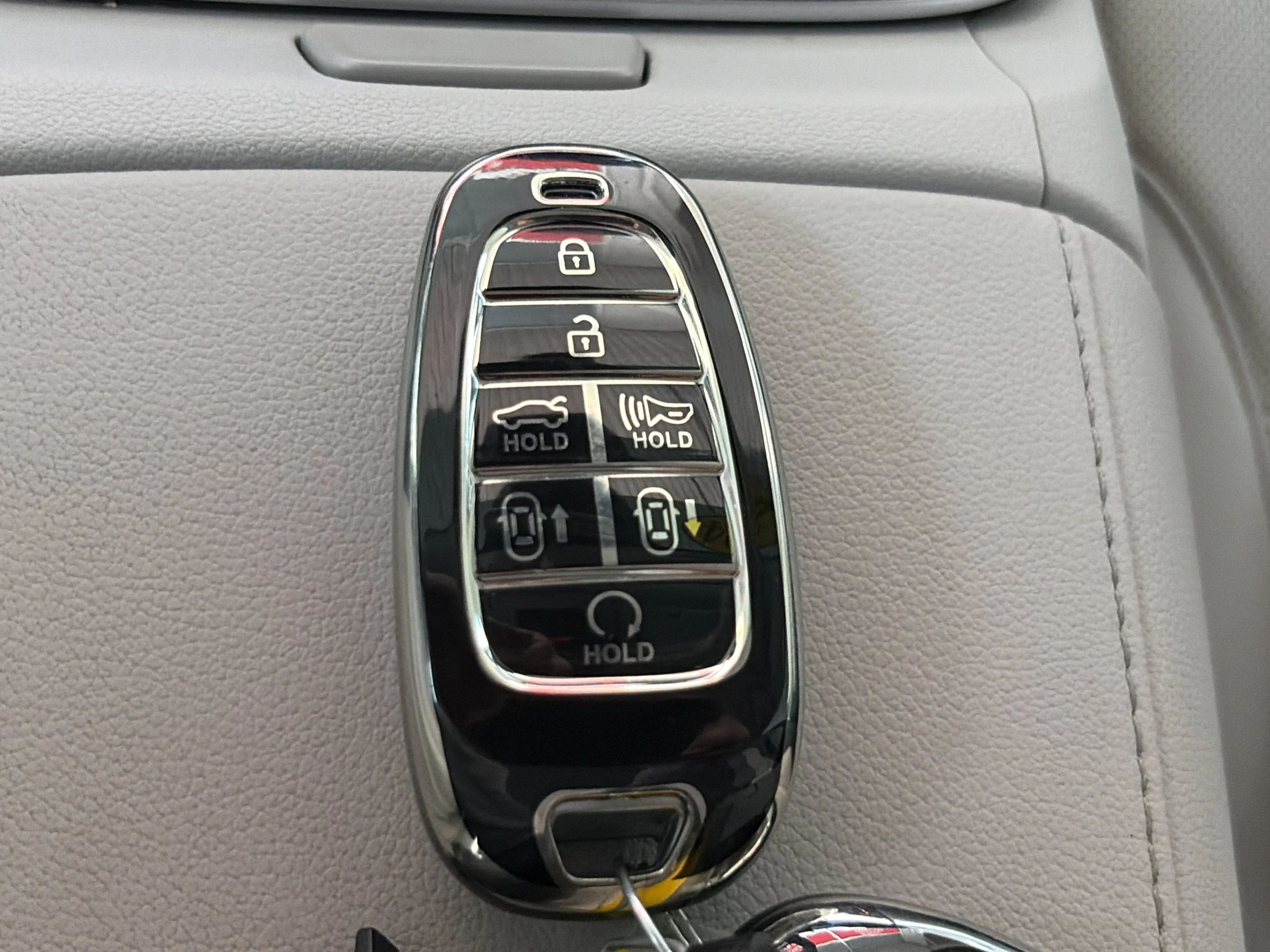 Used 2024 White Pearl Hyundai Limited image 27