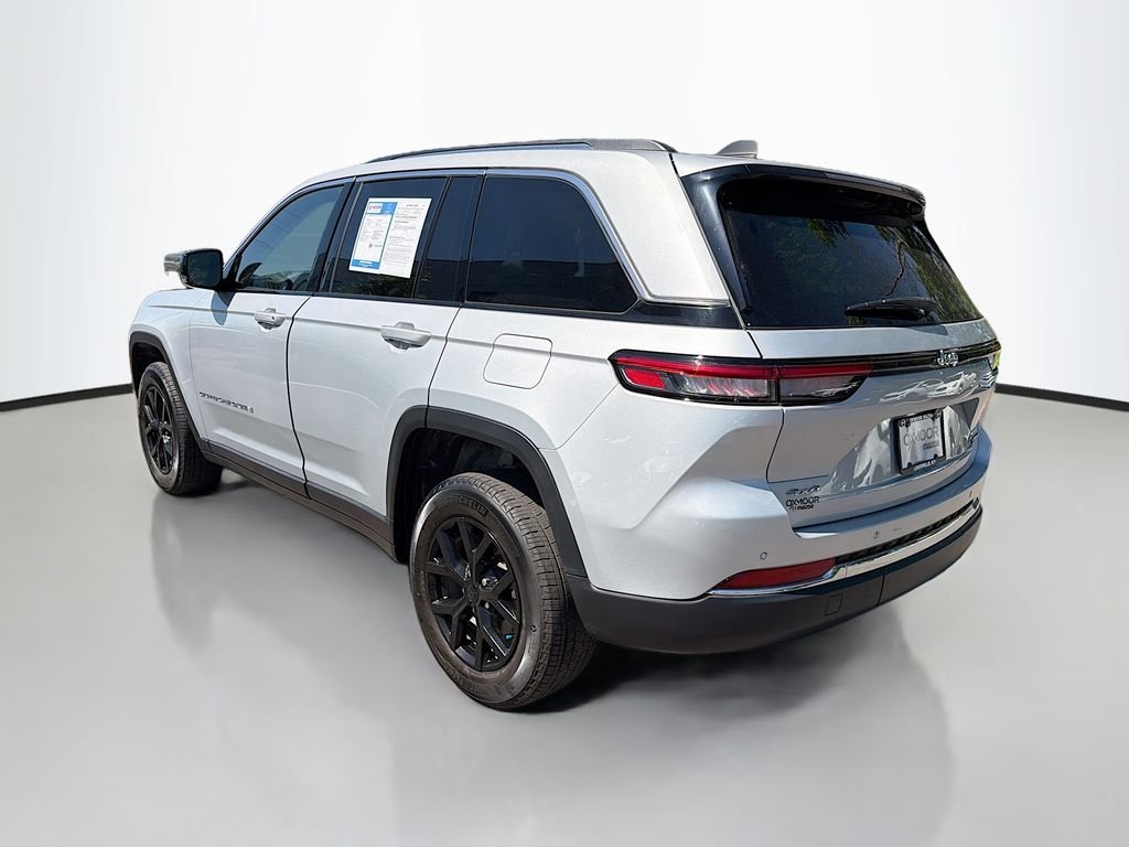 Used 2023 Silver Zynith Jeep Limited image 5