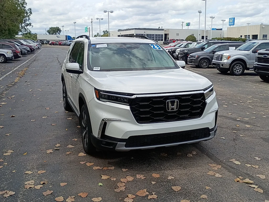 2023 Honda Pilot Touring, photo 4 of 12