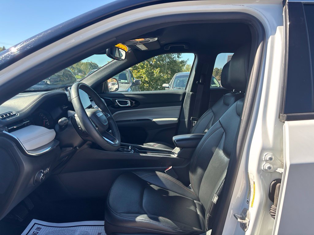 Used 2024 White Jeep Limited image 19