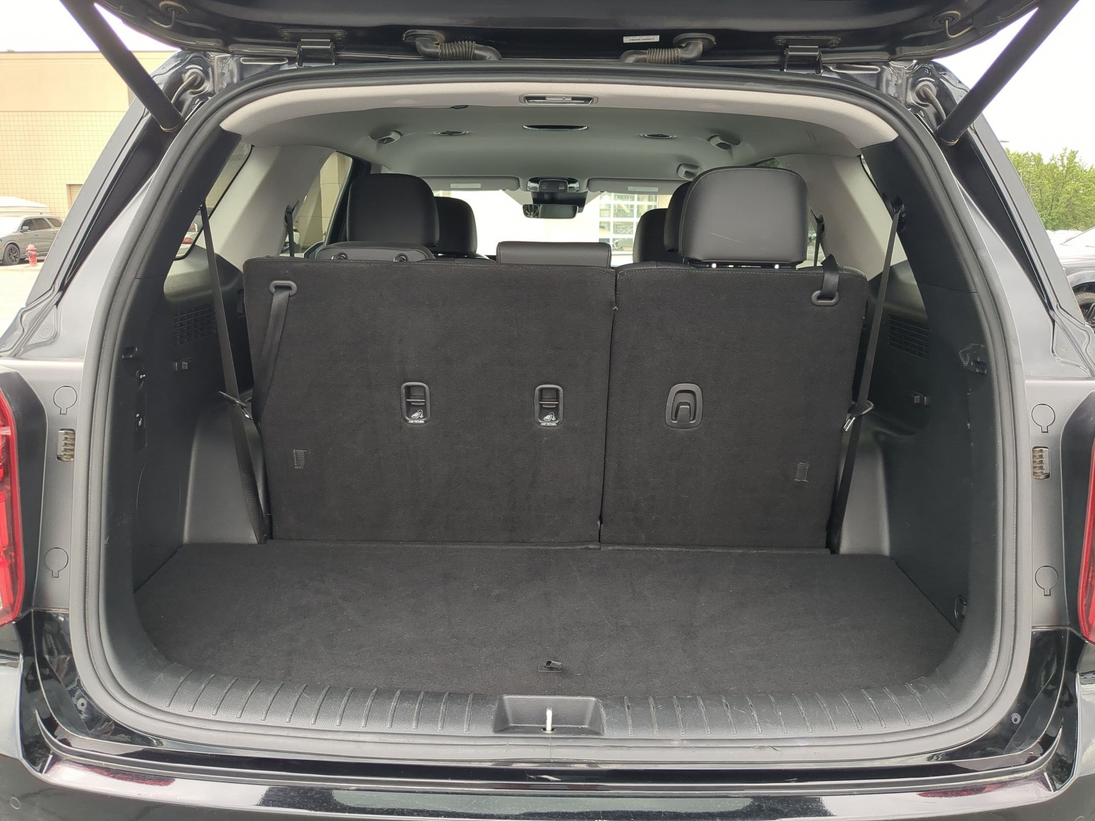 Used 2025 Abyss Black Pearl Hyundai SEL image 29